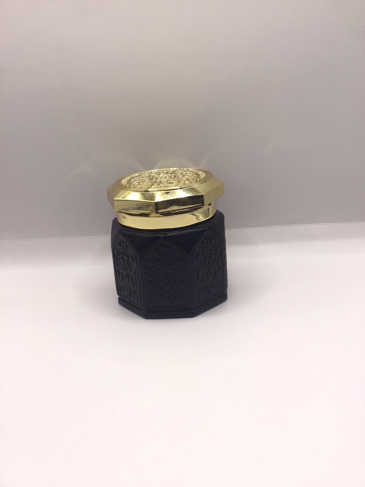 Luxury Hexagonal Bakhoor Jar – Black & Gold