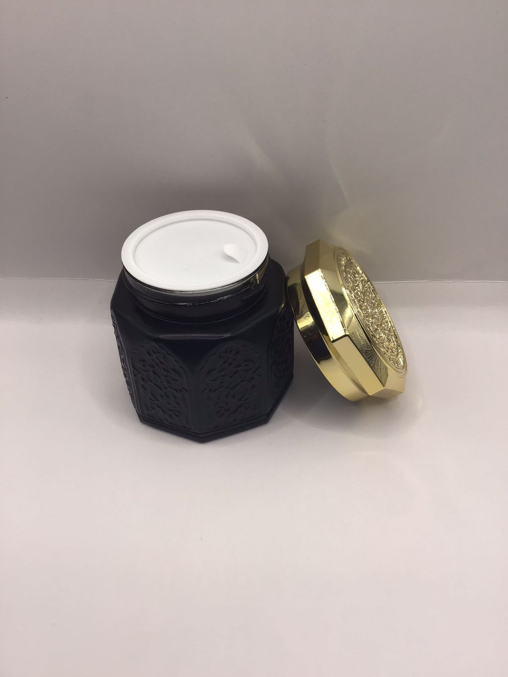 Luxury Hexagonal Bakhoor Jar – Black & Gold