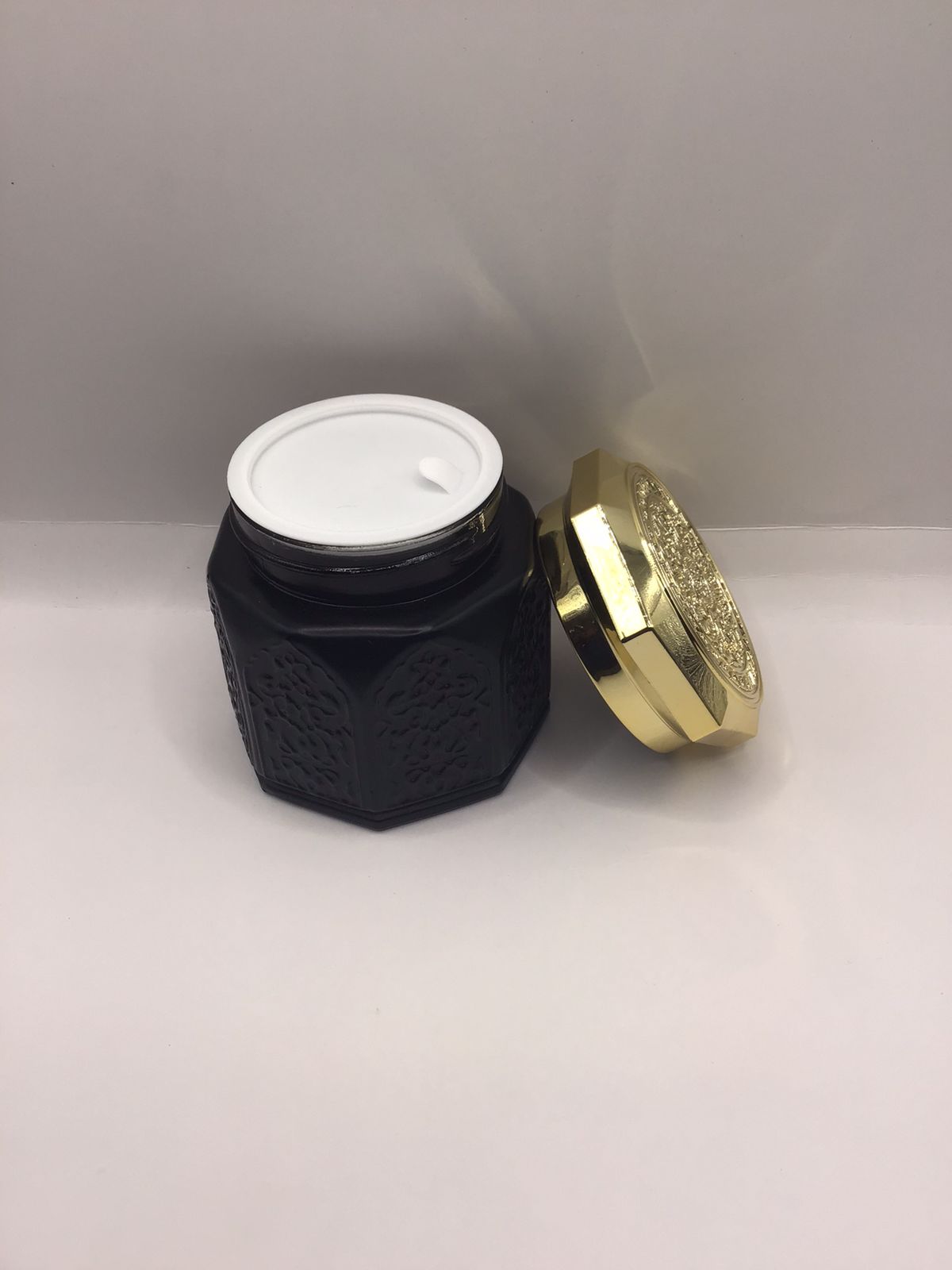 Luxury Hexagonal Bakhoor Jar – Black & Gold