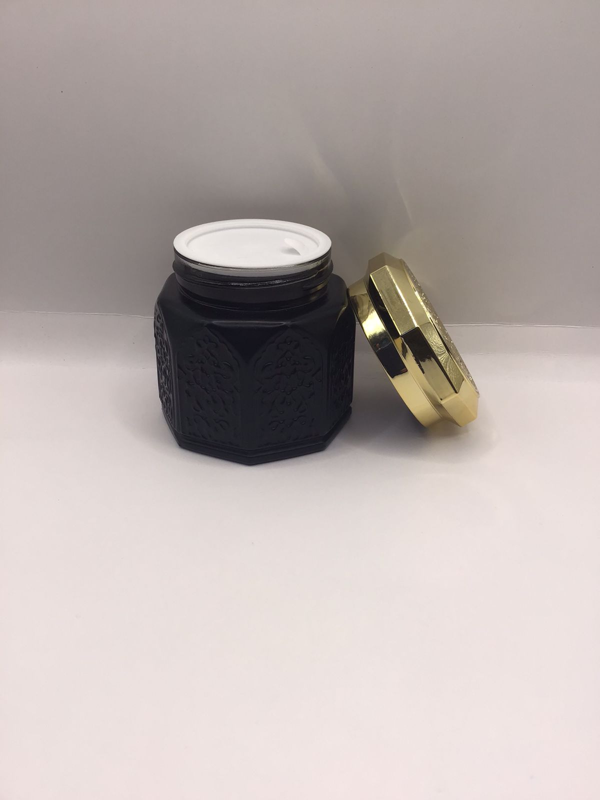 Luxury Hexagonal Bakhoor Jar – Black & Gold