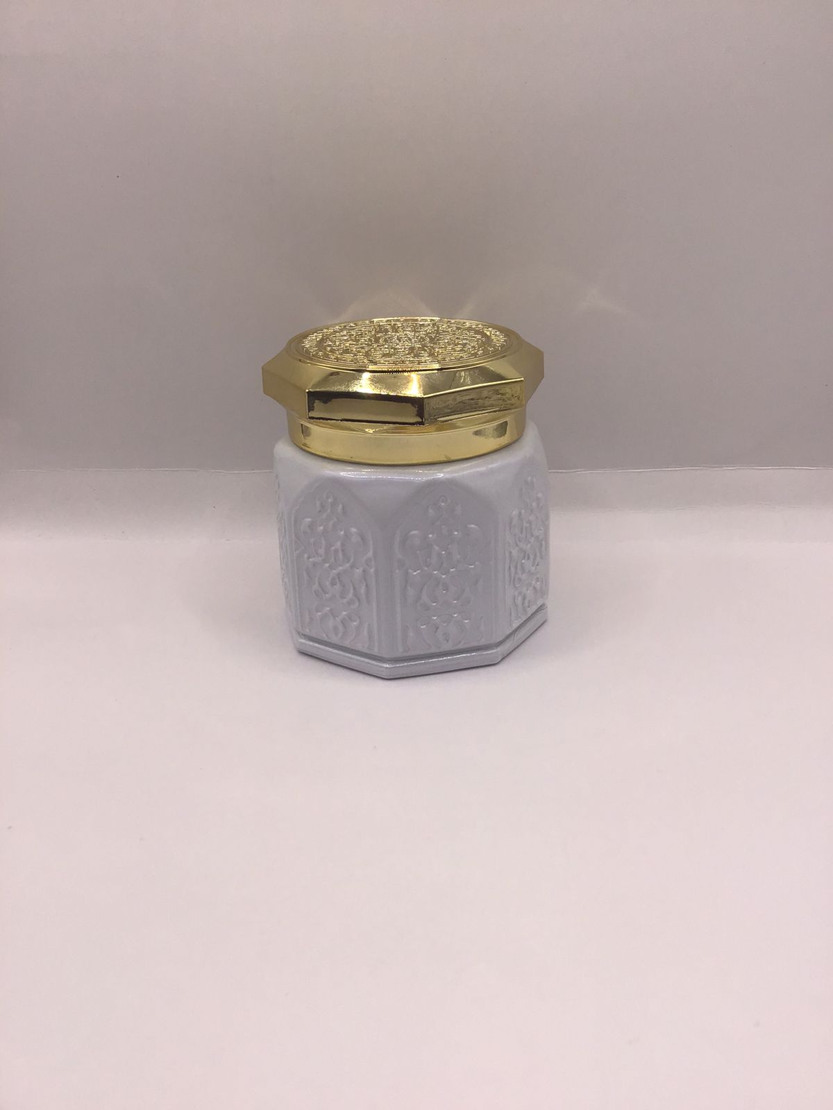 Luxury Hexagonal Bakhoor Jar – White & Gold