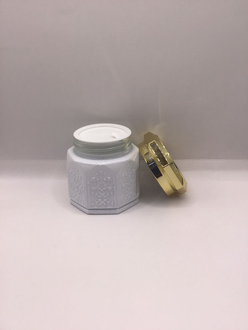 Luxury Hexagonal Bakhoor Jar – White & Gold